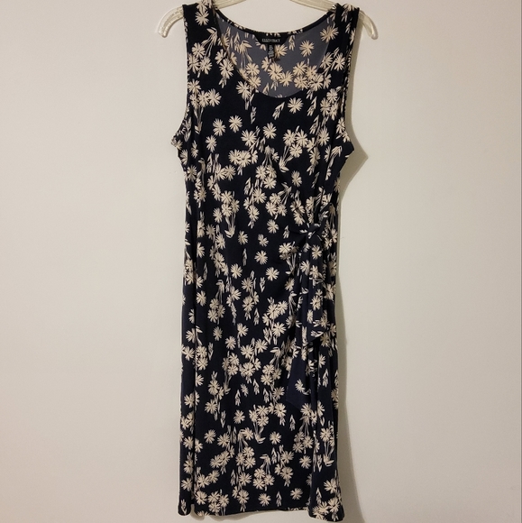 Ellen Tracy Dresses & Skirts - Ellen Tracy Black/White Floral Print Sleeveless Side Knotted Wrap Dress Size L